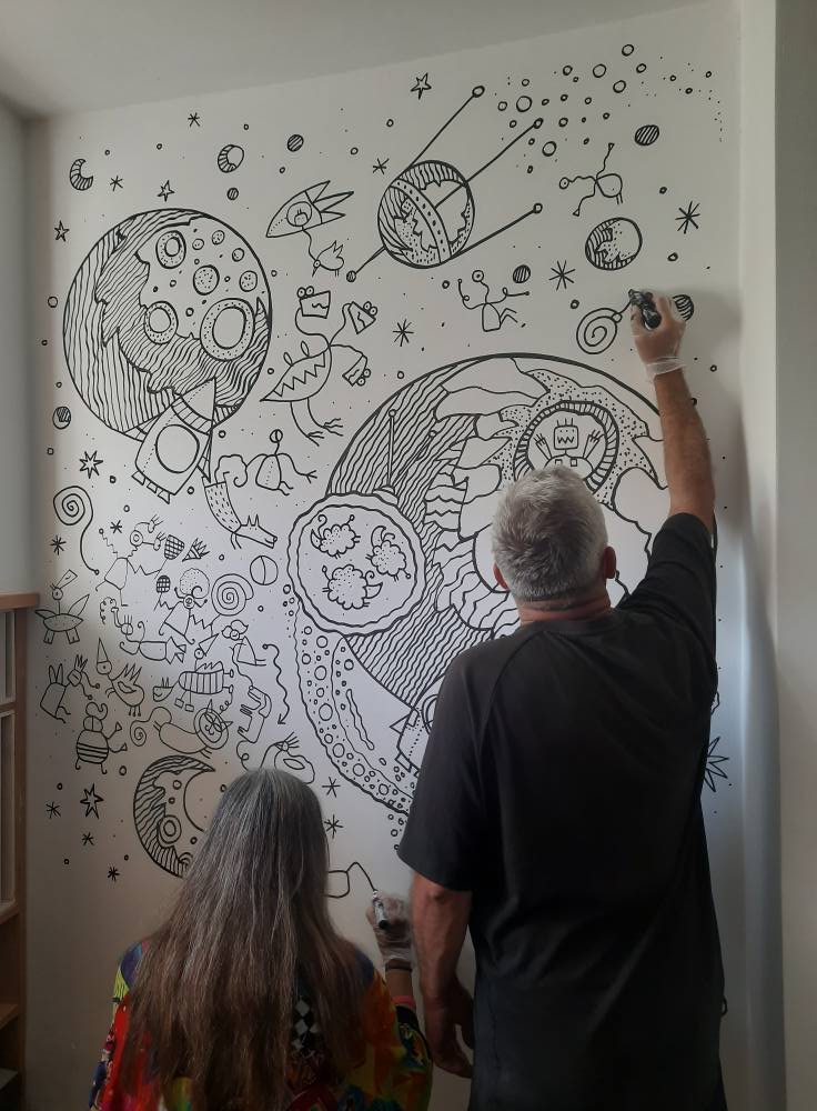 Kosmiczne malowidła w Placówce Wsparcia Dziennego nr 4