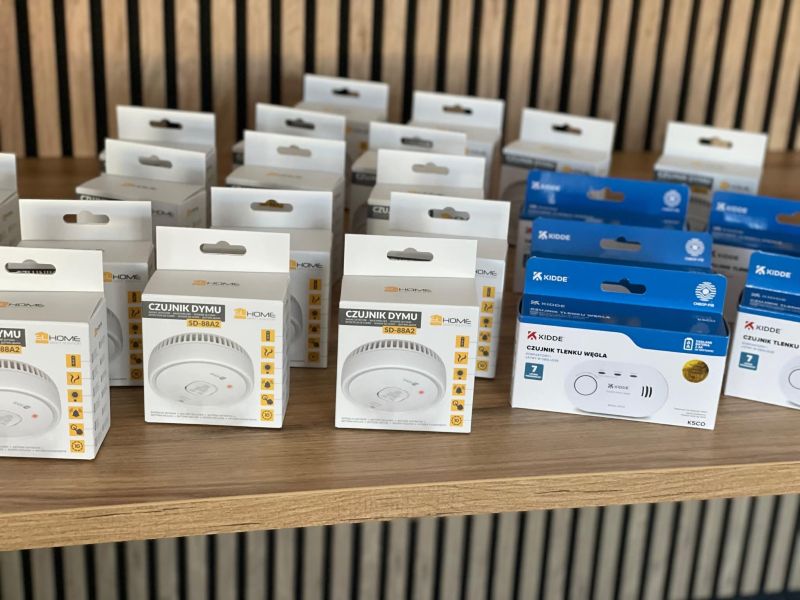 Prelekcja inspektora PPOŻ w DDPS oraz wręczenie czujek dymu i czadu dla podopiecznych MOPR