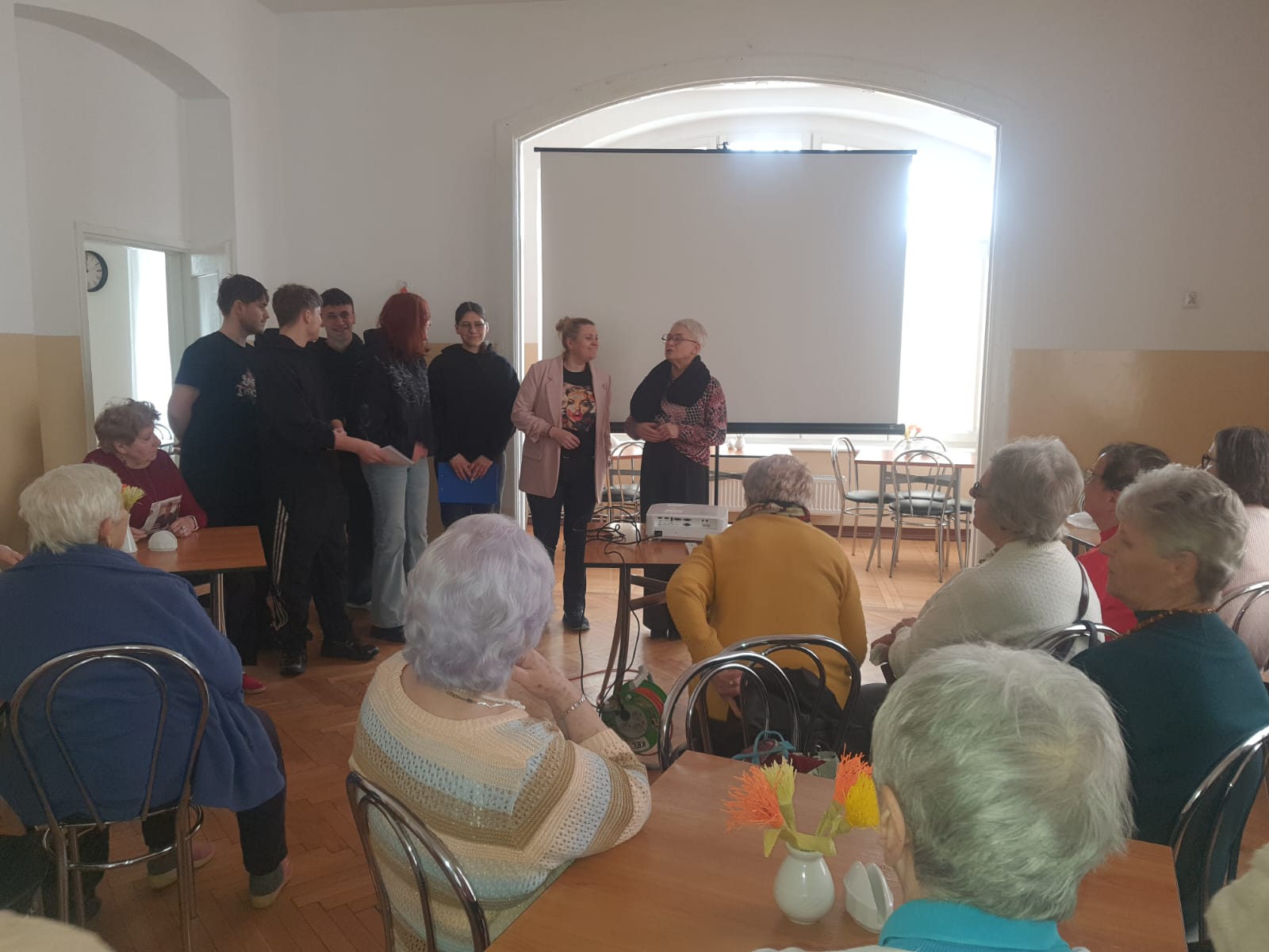 Międzypokoleniowe smaki zdrowia w DDPS. Edukacja żywieniowa seniorów z udziałem młodzieży