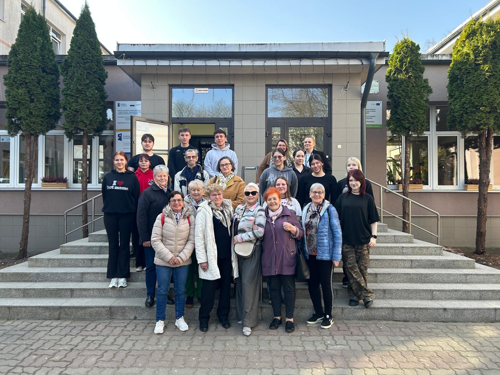 Kiedy pokolenia spotykają się przy stole – finał projektu w słupskim Elektryku