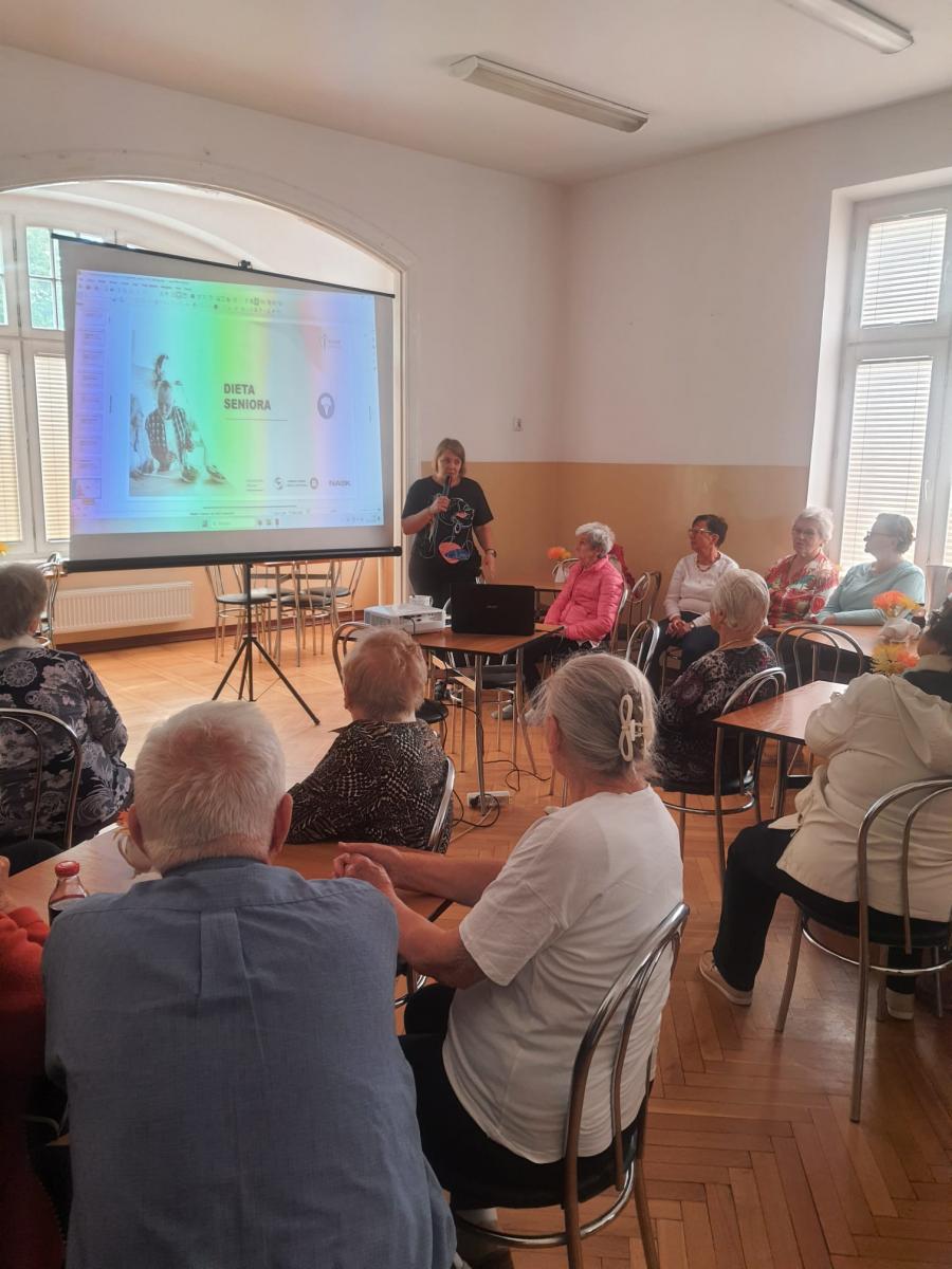 Senior w roli głównej – rozpoczęliśmy cykl spotkań edukacyjnych