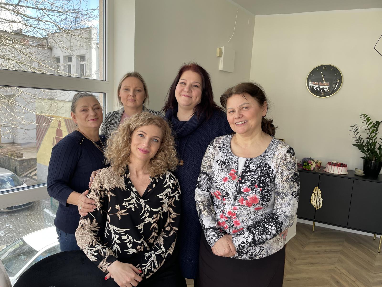 Warsztaty makijażowe dla mam zastępczych w Studio Urody Madame