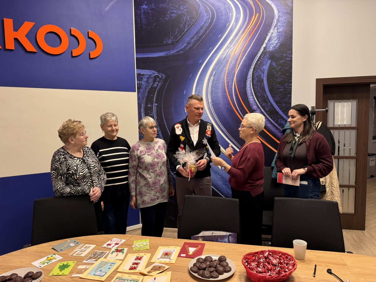 STAKO i seniorzy DDPS „Bezpieczna Przystań” razem w świątecznej akcji