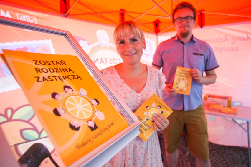 Promocja rodzicielstwa zastępczego - 121 urodziny Ratusza