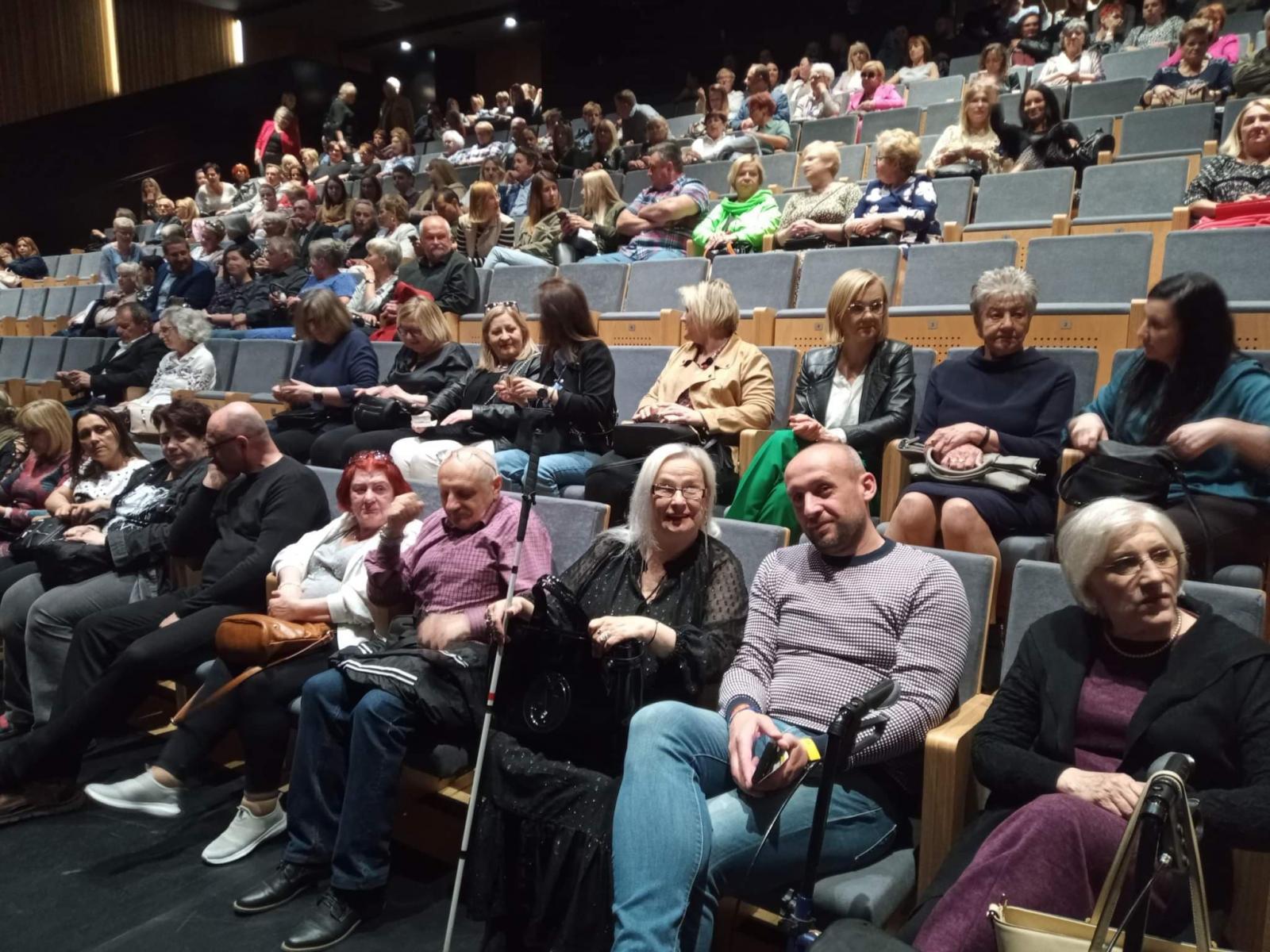 Wspieramy kulturę - wyjście asystentów i osób niepełnosprawnych do teatru