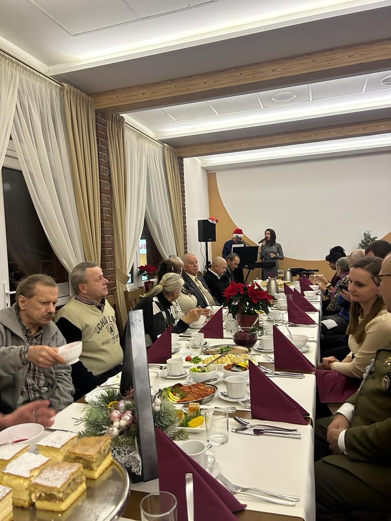 Wigilia dla osób samotnych i potrzebujących w Restauracji